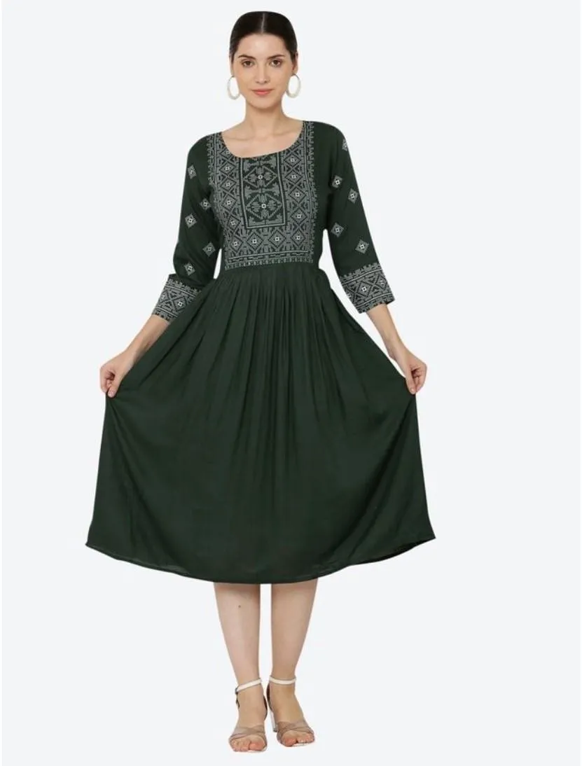 Generic Women's Casual Rayon 3-4th Sleeves Kurti (Green)